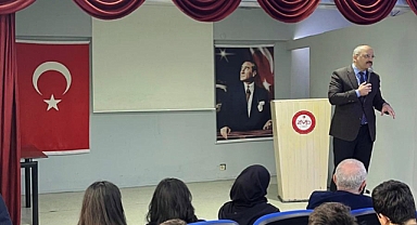 Ekrem Sarısoy, Kariyer Günleri'nde Öğrencilerle Buluştu