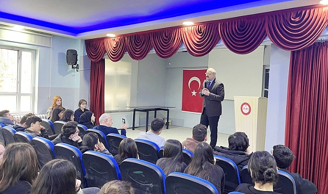 Ekrem Sarısoy, Kariyer Günleri'nde Öğrencilerle Buluştu