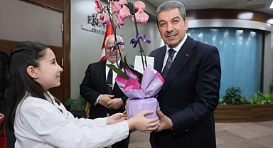 Esenler’de 23 Nisan Coşkusu: Başkanlık Koltuğu Çocuklara Emanet