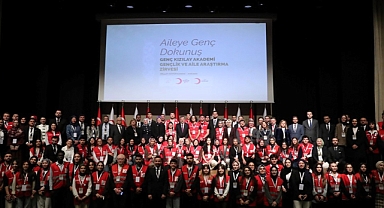 Genç Kızılay Zirvesi’nde Aile ve Gençlik Politikaları Vurgusu”