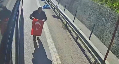 Kaptan Şoförden Bayrağa Hürmet