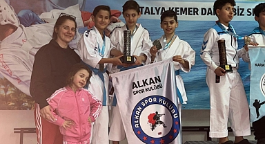 Küçükçekmece Karate'de Zirveye Koşuyor: Türkiye Şampiyonası'nda Gurur Tablosu