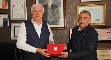 Kızılay Küçükçekmece'den Önceki Başkan Hüseyin İpek'e Vefa Ziyareti 