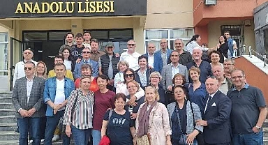 Sefaköy Lisesi Mezunları Geleneksel Pilav Günü’nde Hasret Giderdi