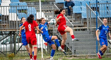 U16 Kız Millî Takımımız Slovakya’yı 2-0’la Geçti