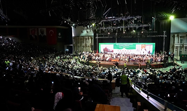 Yahya Kemal Beyatlı Kültür Merkezi'nde On Binlerce Kişi Mahmut Efendi Hazretleri İçin Buluştu