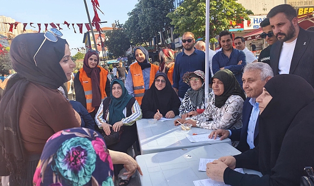 AK Parti Esenyurt Teşkilatı, AK Nokta Standında Vatandaşlarla Buluştu