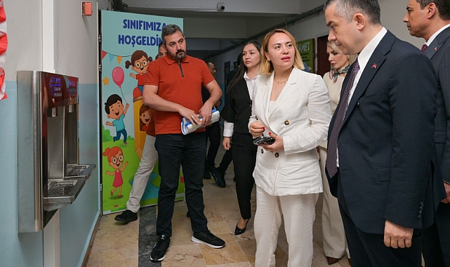 Esenyurt’ta Öğrencilere Ücretsiz Akıllı Su Sebili