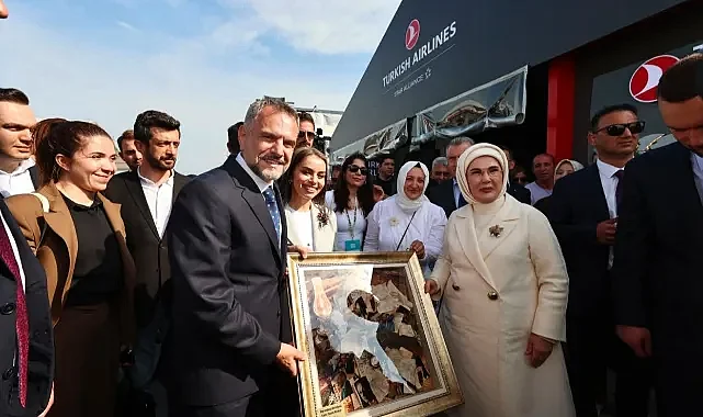 İbrahim Akın’dan Emine Erdoğan’a Anlamlı Hediye