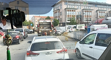Küçükçekmece'de Trafiği Tıkayan Çöp Toplama Saatleri Tartışılıyor