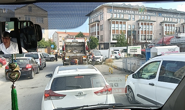 Küçükçekmece'de Trafiği Tıkayan Çöp Toplama Saatleri Tartışılıyor